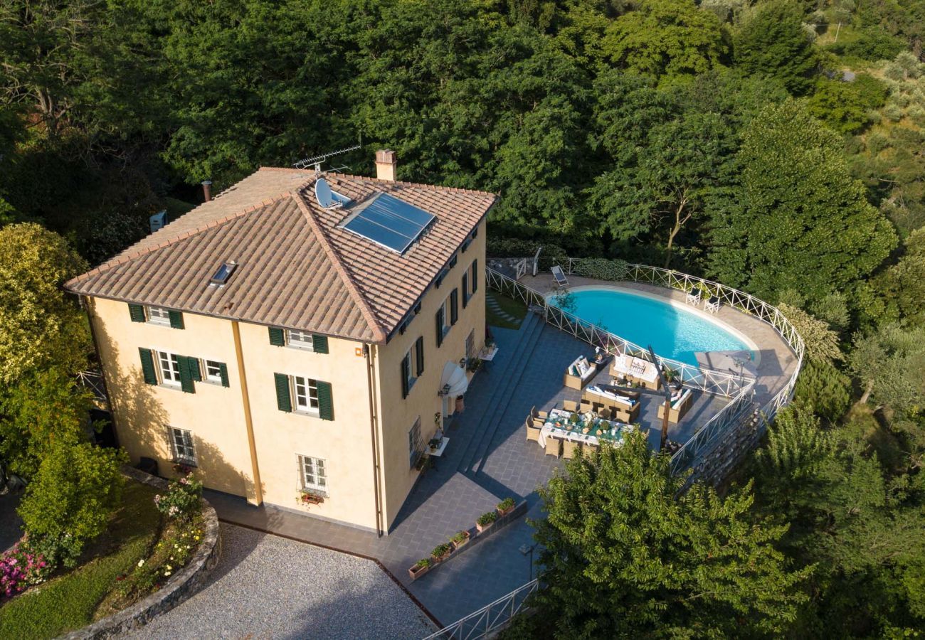 Villa à Camaiore - CASOLARE DEI COLLI Panoramic Private Pool, Lavish Interiors and a Gourmet Kitchen