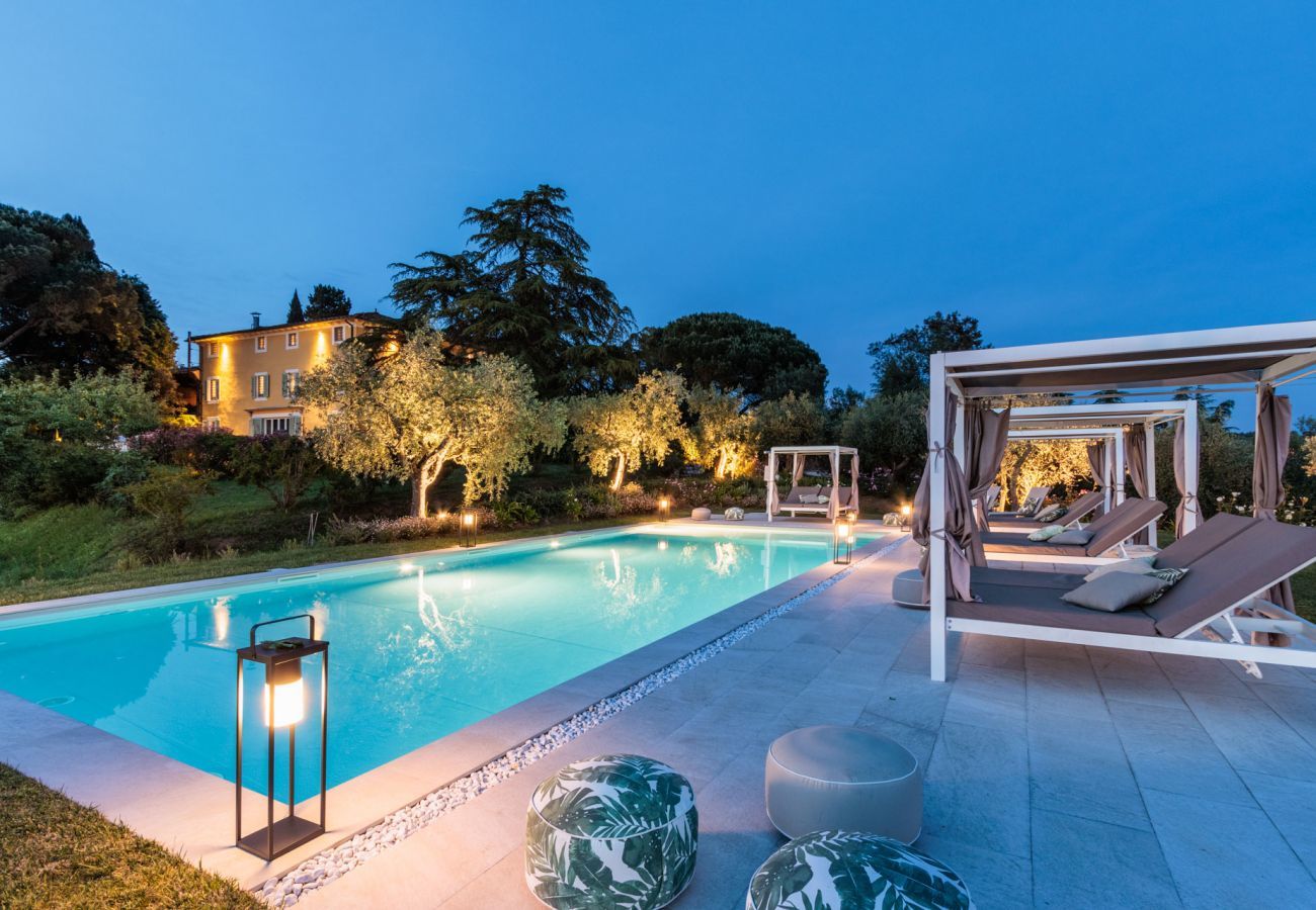 Villa à Montecarlo - LOSE THE WORLD. FIND YOURSELF. VILLA DUEMANI, 11 BEDROOMS, PANORAMIC POOL & SPA