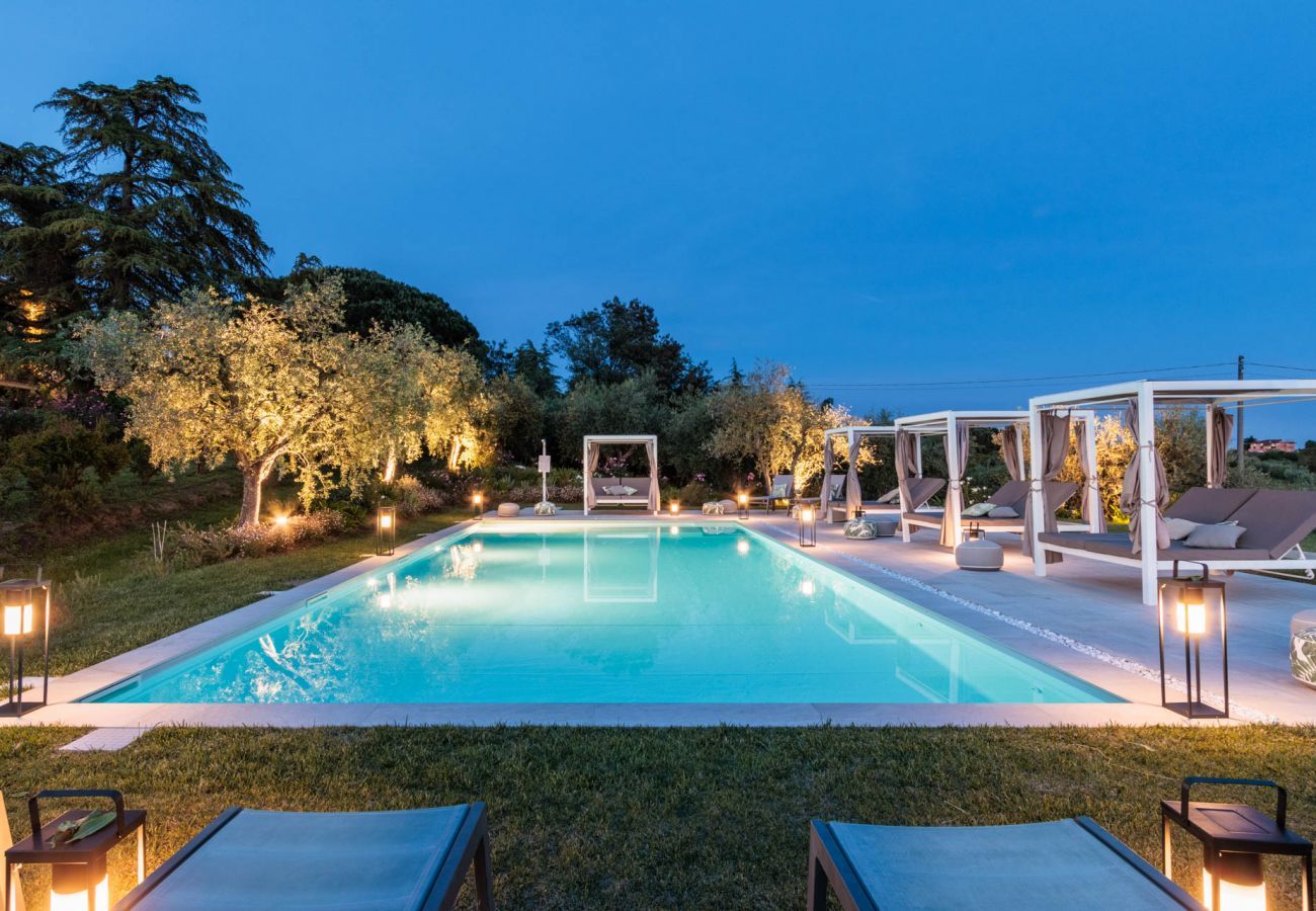 Villa à Montecarlo - LOSE THE WORLD. FIND YOURSELF. VILLA DUEMANI, 11 BEDROOMS, PANORAMIC POOL & SPA