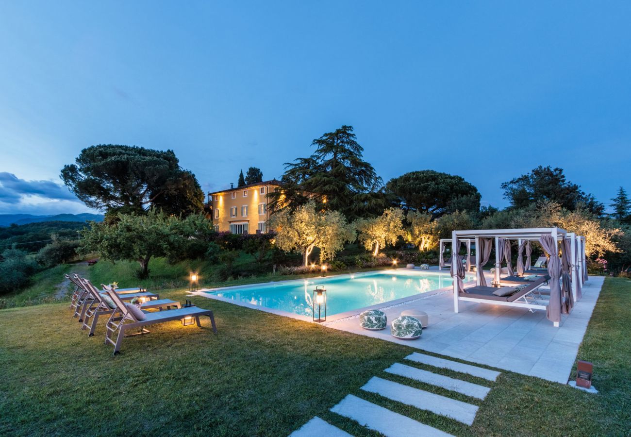 Villa à Montecarlo - LOSE THE WORLD. FIND YOURSELF. VILLA DUEMANI, 11 BEDROOMS, PANORAMIC POOL & SPA