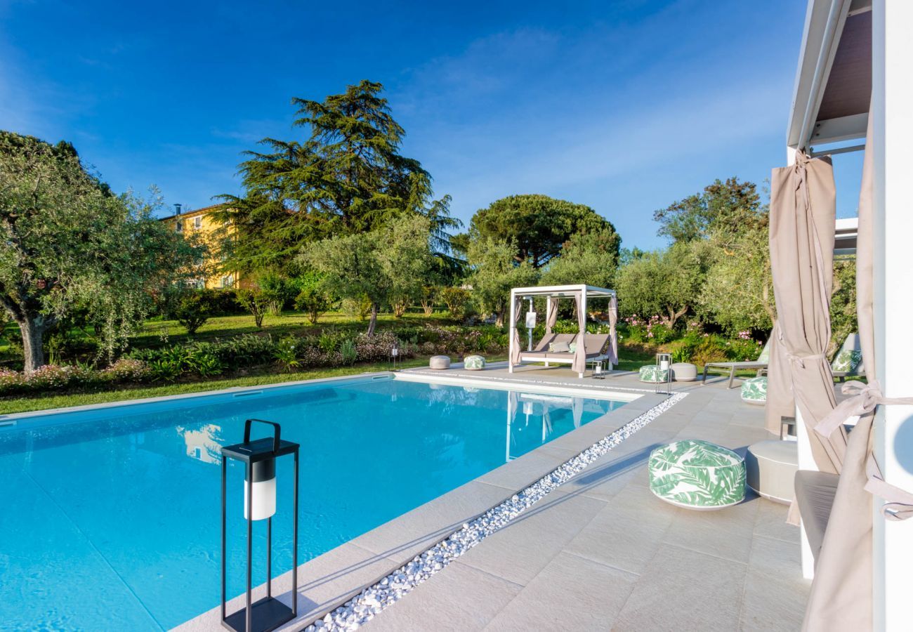 Villa à Montecarlo - LOSE THE WORLD. FIND YOURSELF. VILLA DUEMANI, 11 BEDROOMS, PANORAMIC POOL & SPA