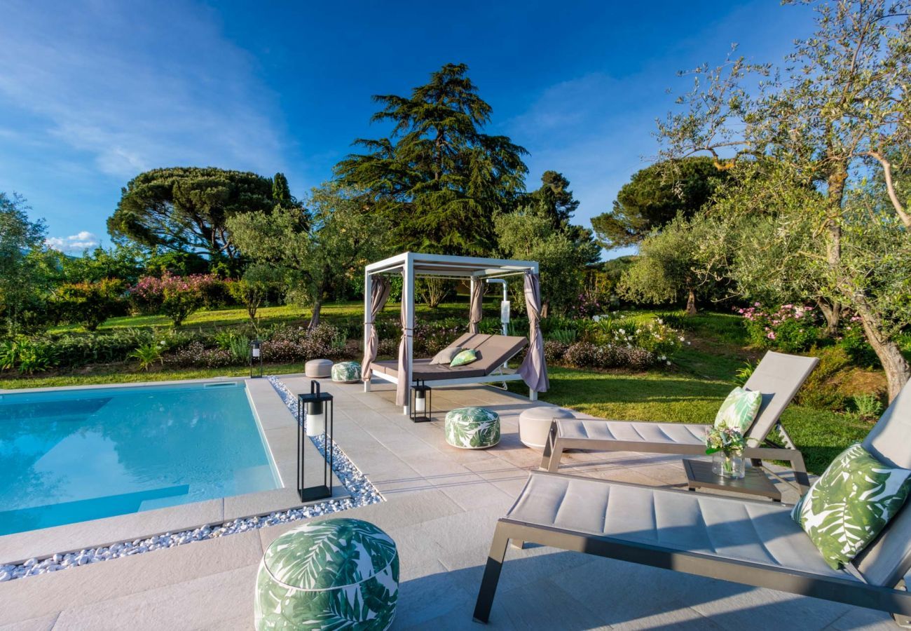 Villa à Montecarlo - LOSE THE WORLD. FIND YOURSELF. VILLA DUEMANI, 11 BEDROOMS, PANORAMIC POOL & SPA