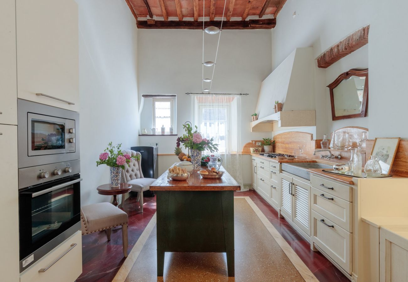 Appartement à Lucques - 8 Bedrooms Historical Masterpiece in the Heart of Lucca