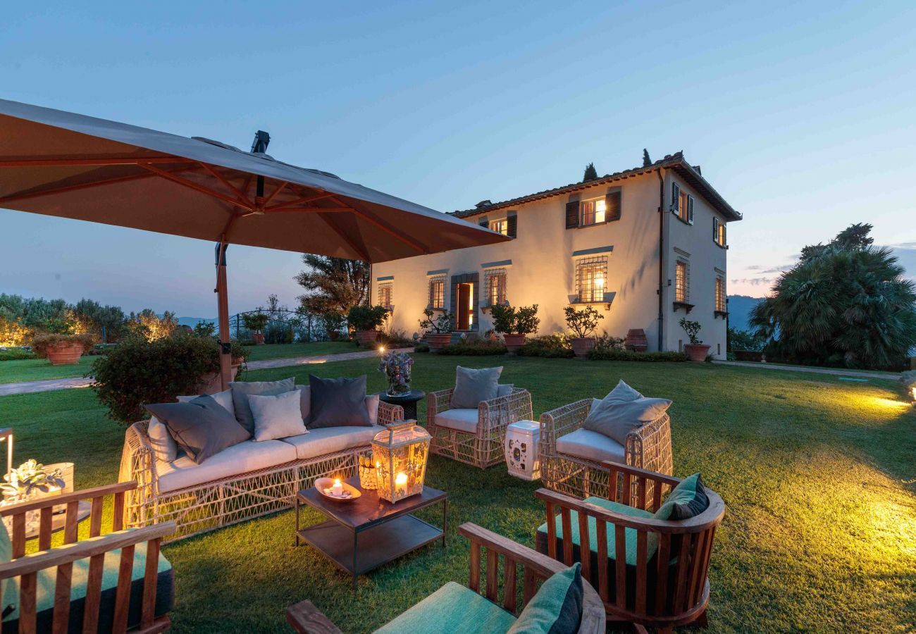 Villa à Lucques - VILLA IL CASTELLO: Vibrant Sanctuary of Enchanting Colours. 6 Bedrooms, Private Pool