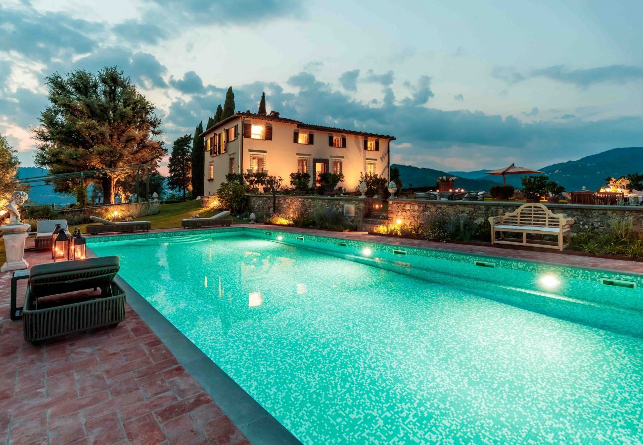 Villa à Lucques - VILLA IL CASTELLO: Vibrant Sanctuary of Enchanting Colours. 6 Bedrooms, Private Pool