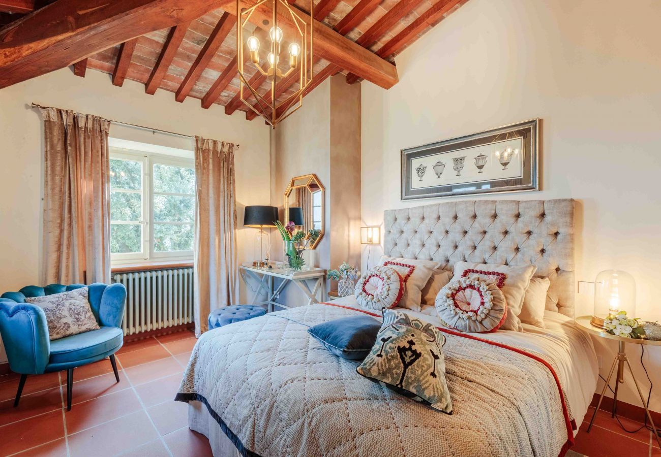 Villa à Lucques - VILLA IL CASTELLO: Vibrant Sanctuary of Enchanting Colours. 6 Bedrooms, Private Pool