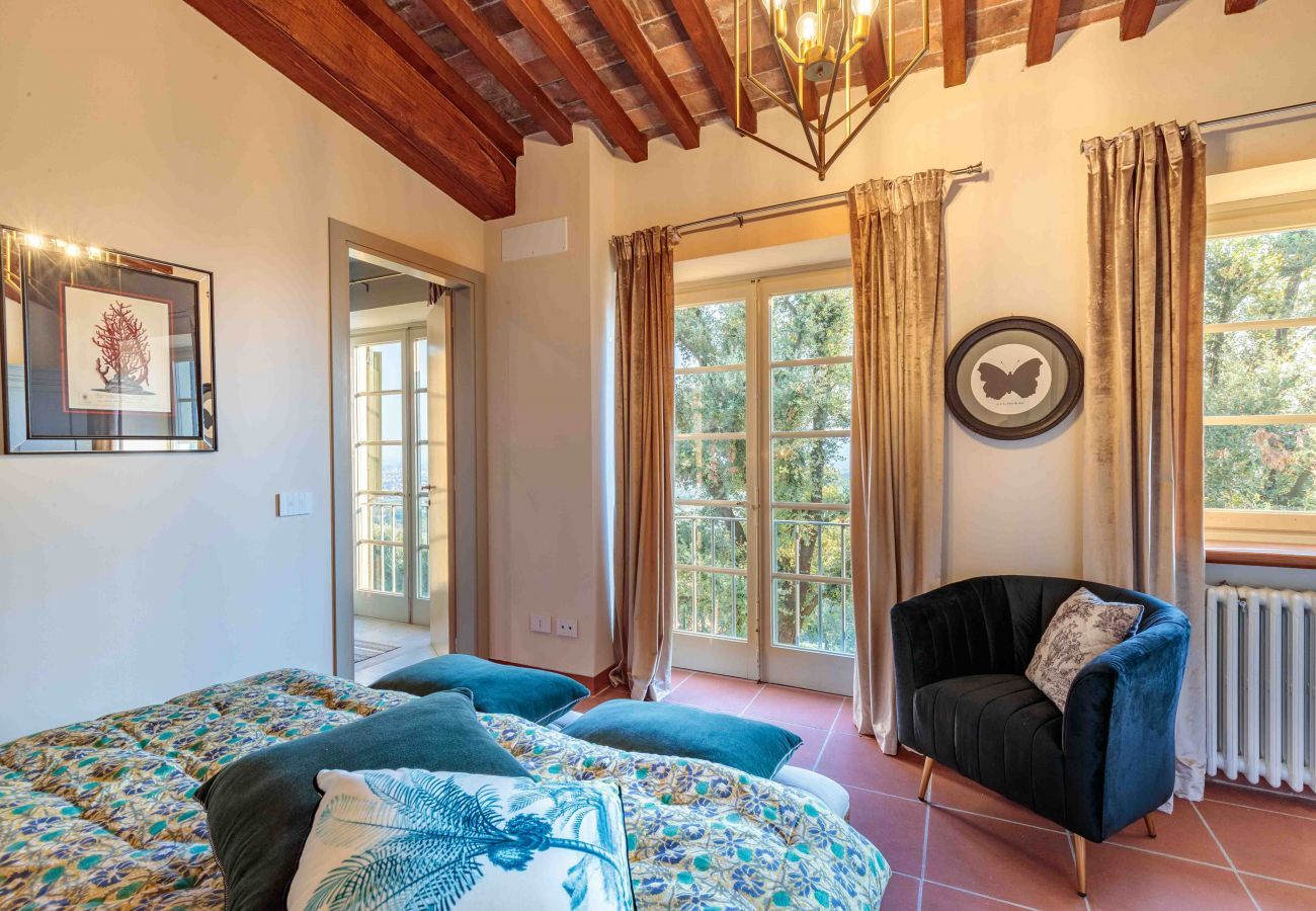 Villa à Lucques - VILLA IL CASTELLO: Vibrant Sanctuary of Enchanting Colours. 6 Bedrooms, Private Pool