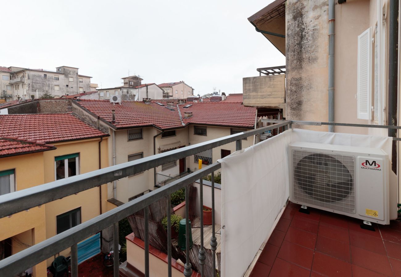 Appartement à Viareggio - Modern Apartment by the Beach Promenade in Viareggio