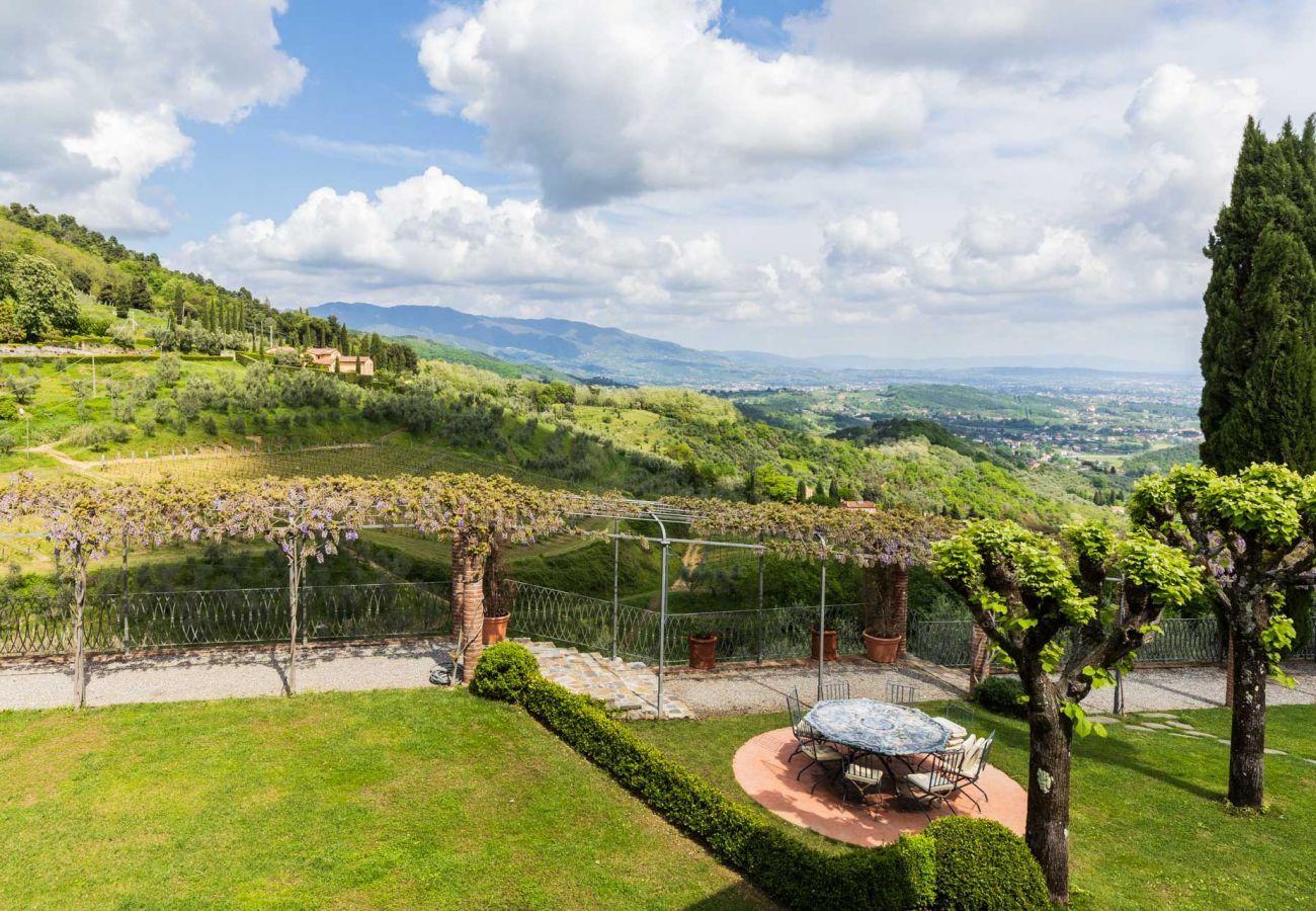 Villa à Lucques - Luxury Wine Estate Villa Framed Among Lucca' Hills