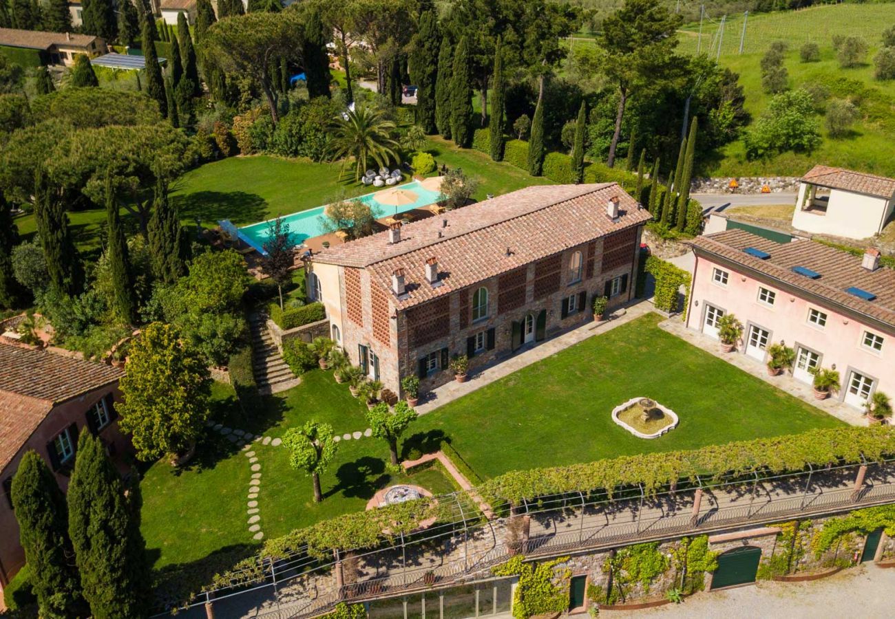 Villa à Lucques - Luxury Wine Estate Villa Framed Among Lucca' Hills