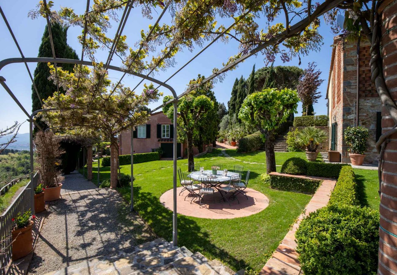 Villa à Lucques - Luxury Wine Estate Villa Framed Among Lucca' Hills