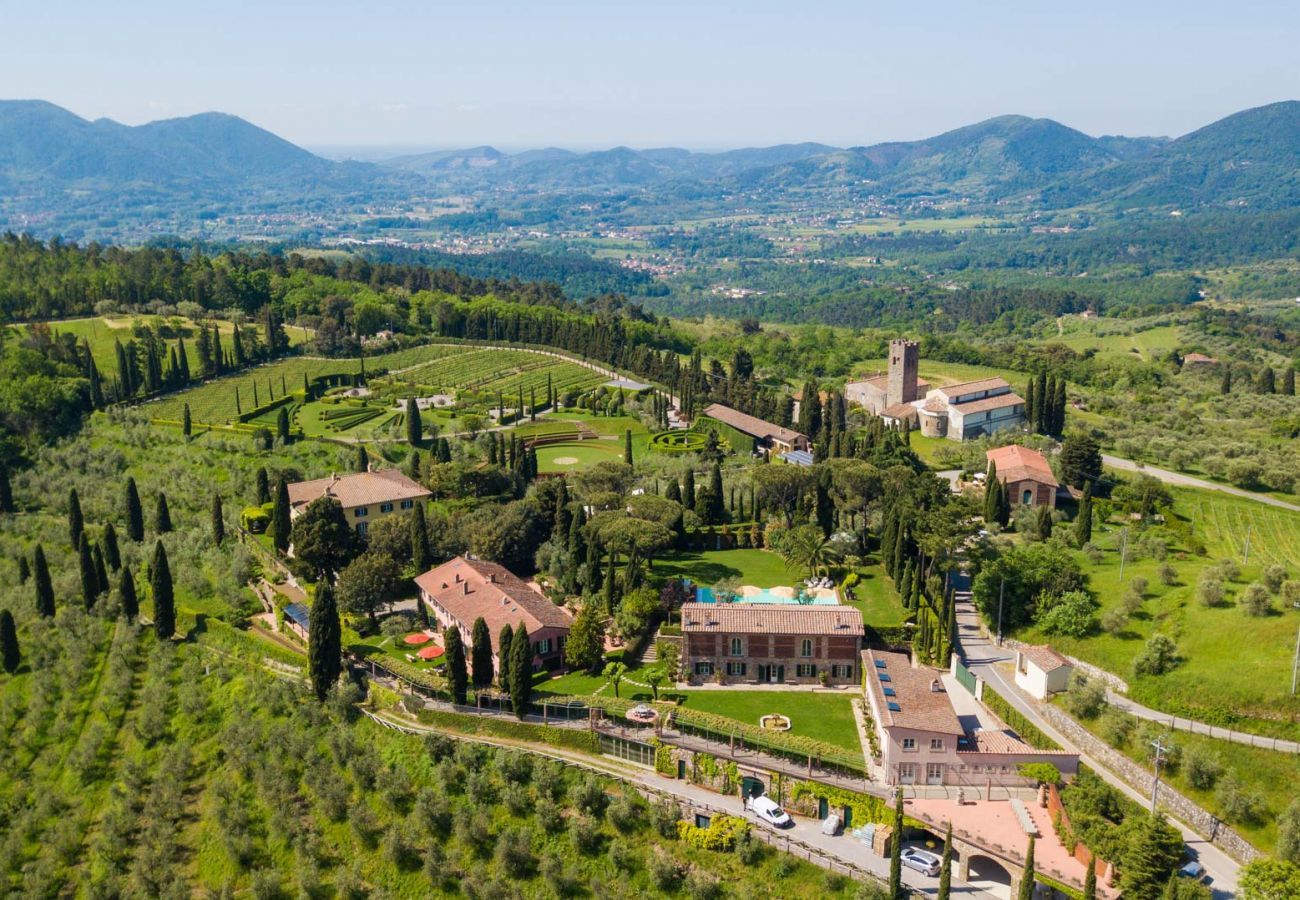 Villa à Lucques - Luxury Wine Estate Villa Framed Among Lucca' Hills