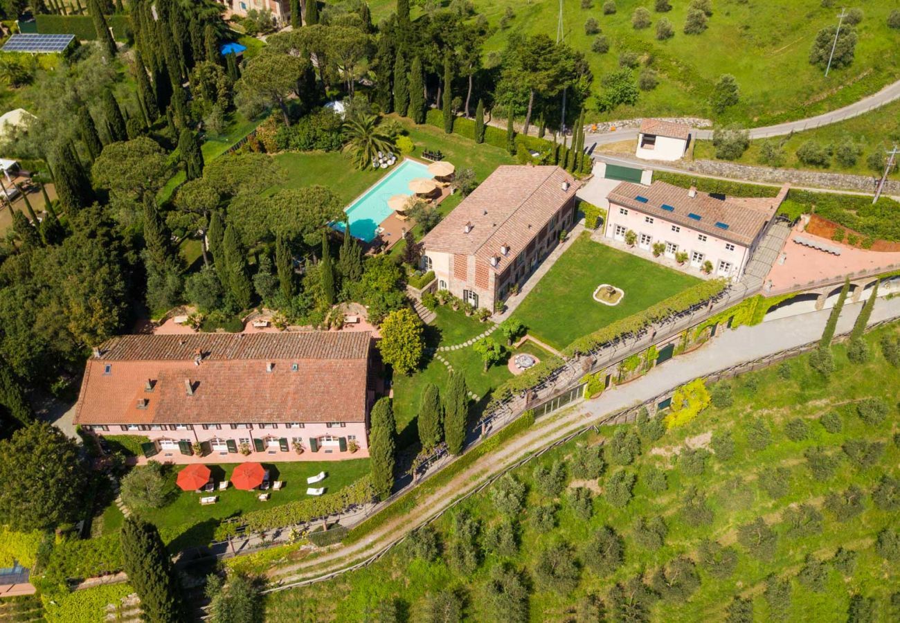 Villa à Lucques - Luxury Wine Estate Villa Framed Among Lucca' Hills