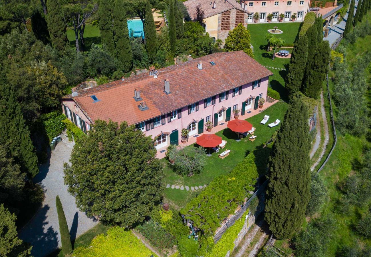 Villa à Lucques - Luxury Wine Estate Villa Framed Among Lucca' Hills