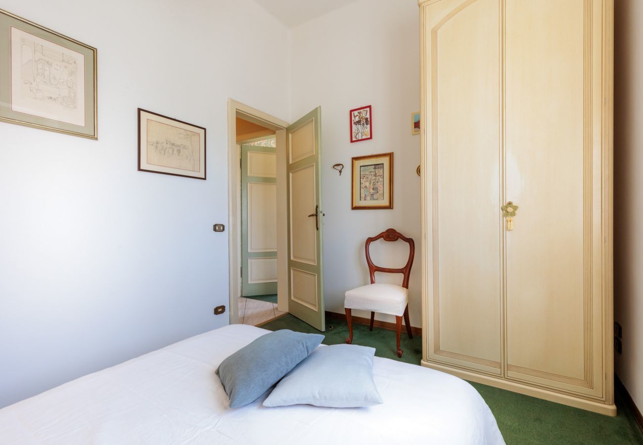 Appartement à Lucques - La Casa In Centro, simple convenient reasonably priced 3 bedrooms apartment with parking inside the walls of Lucca