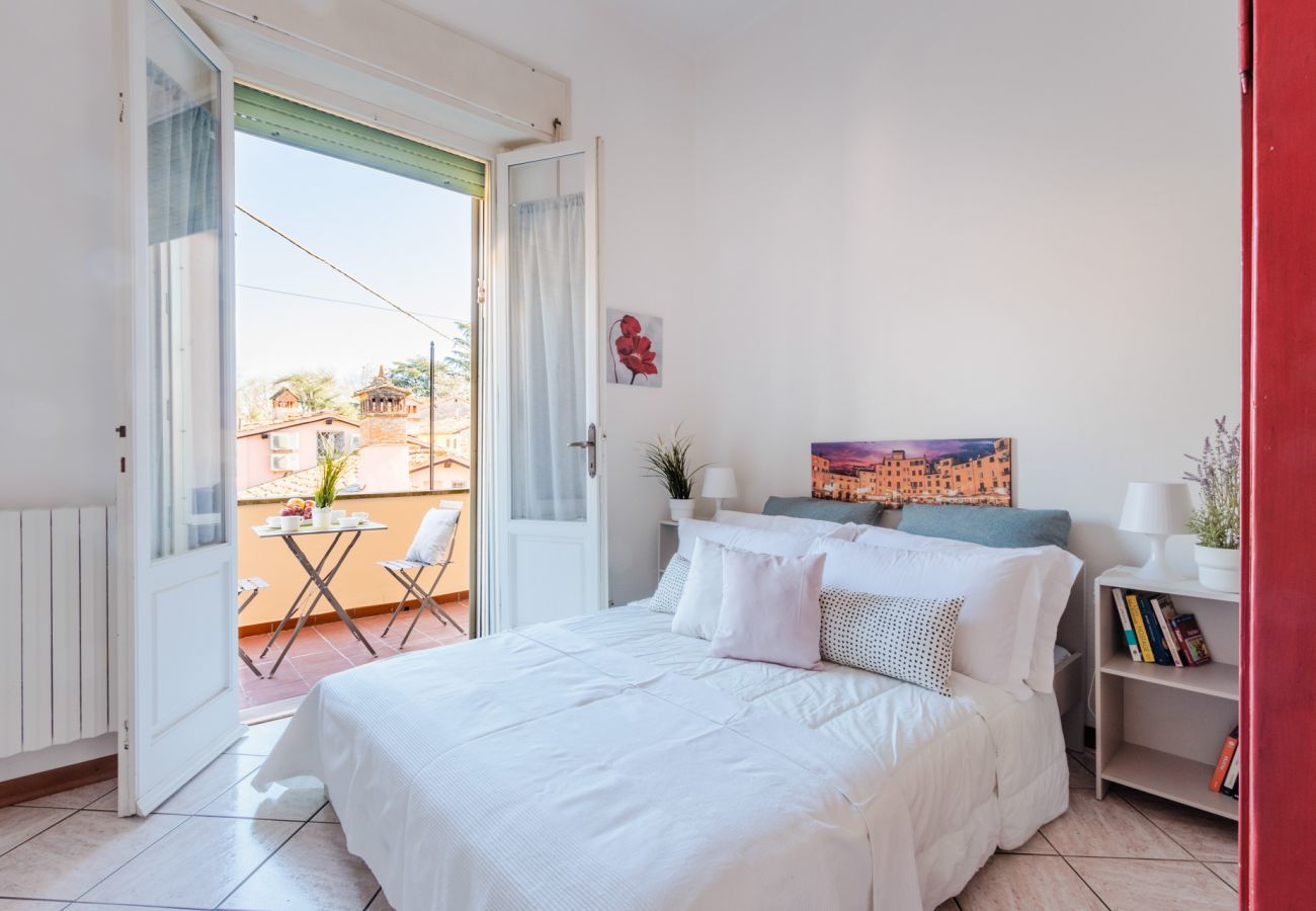 Appartement à Lucques - La Casa In Centro, simple convenient reasonably priced 3 bedrooms apartment with parking inside the walls of Lucca