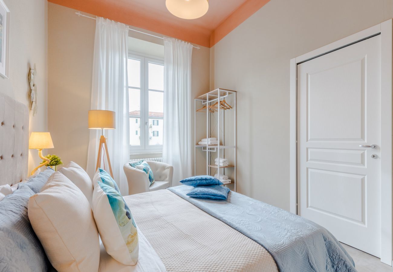 Appartement à Lucques - Casa Gina, a modern charming urban retreat with free parking by the train station and the Walls of Lucca