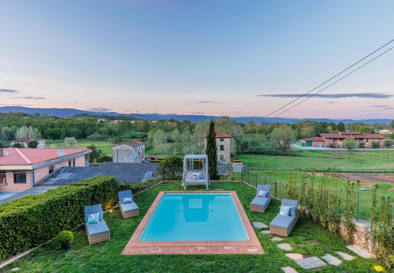 Villa à Pieve di Compito - Villa Aperitivo, Romantic and Panoramic Stone Farmhouse with Private Swimming Pool on the Hills of Lucca close to Lucca, Pisa and the Compitese area