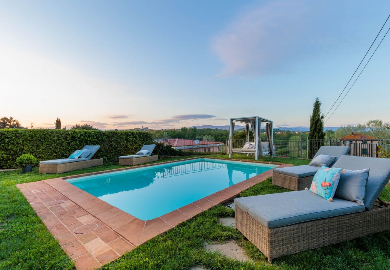 Villa à Pieve di Compito - Villa Aperitivo, Romantic and Panoramic Stone Farmhouse with Private Swimming Pool on the Hills of Lucca close to Lucca, Pisa and the Compitese area