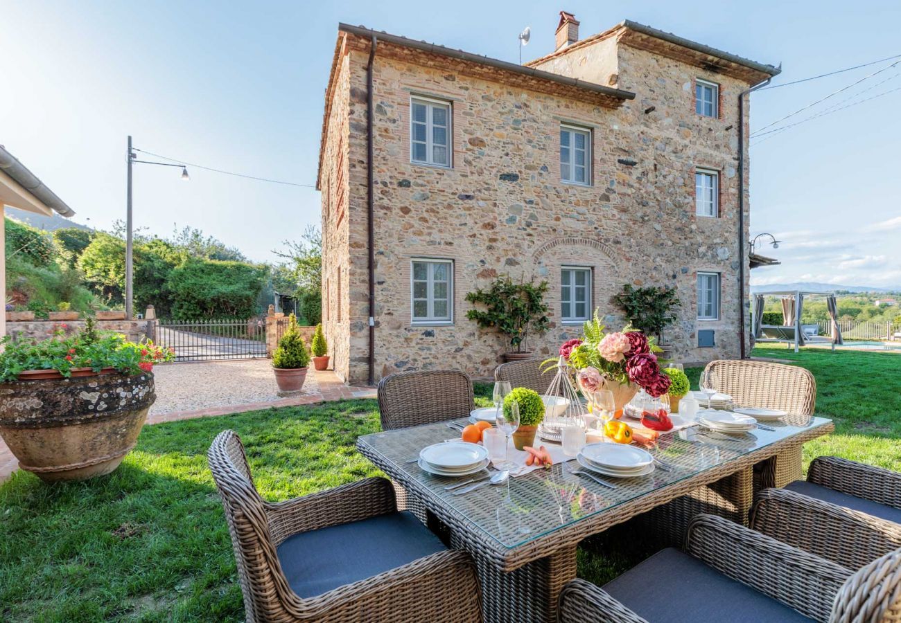 Villa à Pieve di Compito - Villa Aperitivo, Romantic and Panoramic Stone Farmhouse with Private Swimming Pool on the Hills of Lucca close to Lucca, Pisa and the Compitese area