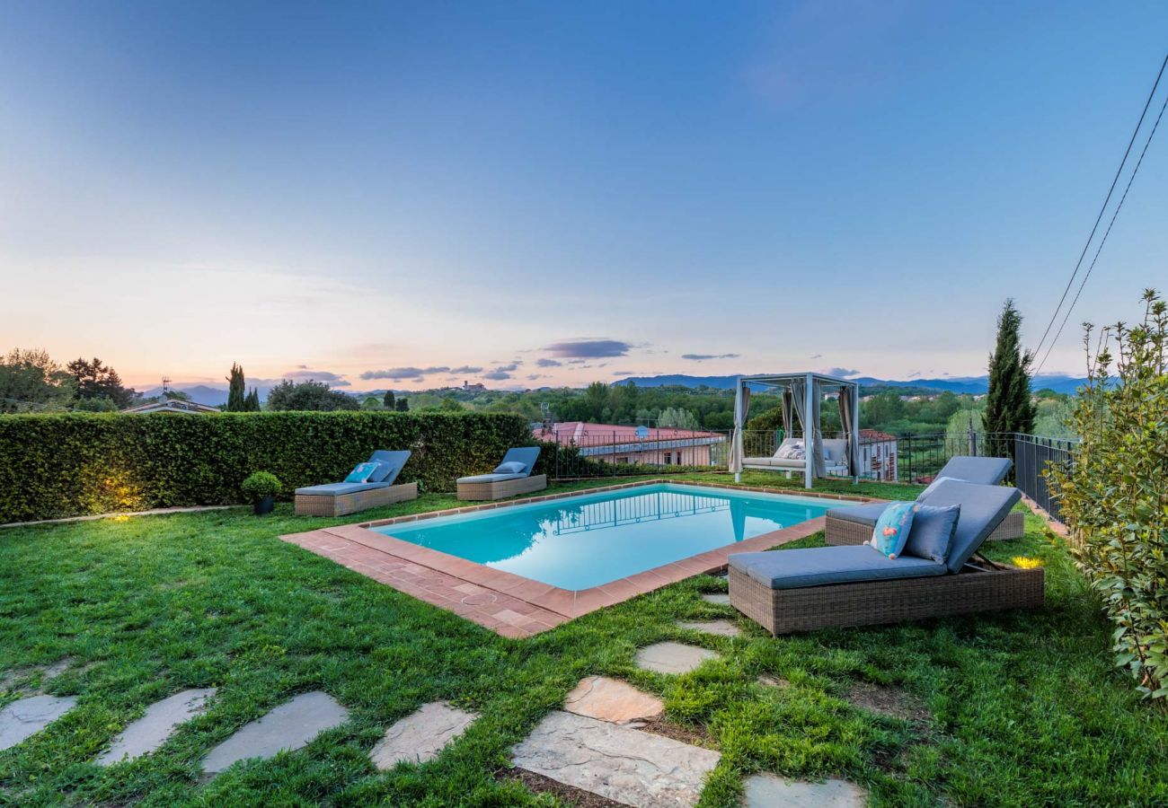 Villa à Pieve di Compito - Villa Aperitivo, Romantic and Panoramic Stone Farmhouse with Private Swimming Pool on the Hills of Lucca close to Lucca, Pisa and the Compitese area