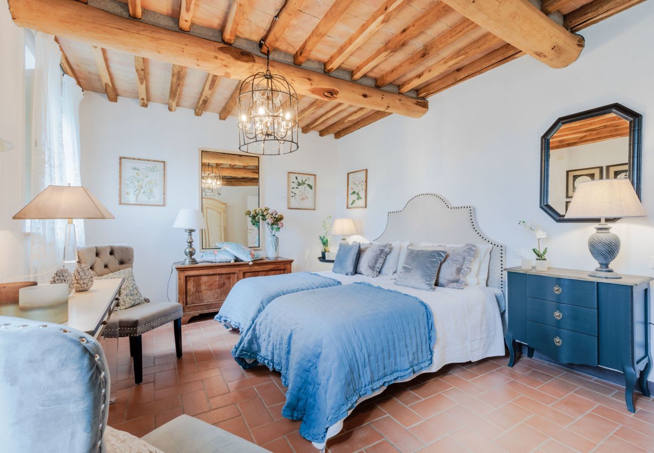 Villa à Pieve di Compito - Villa Aperitivo, Romantic and Panoramic Stone Farmhouse with Private Swimming Pool on the Hills of Lucca close to Lucca, Pisa and the Compitese area