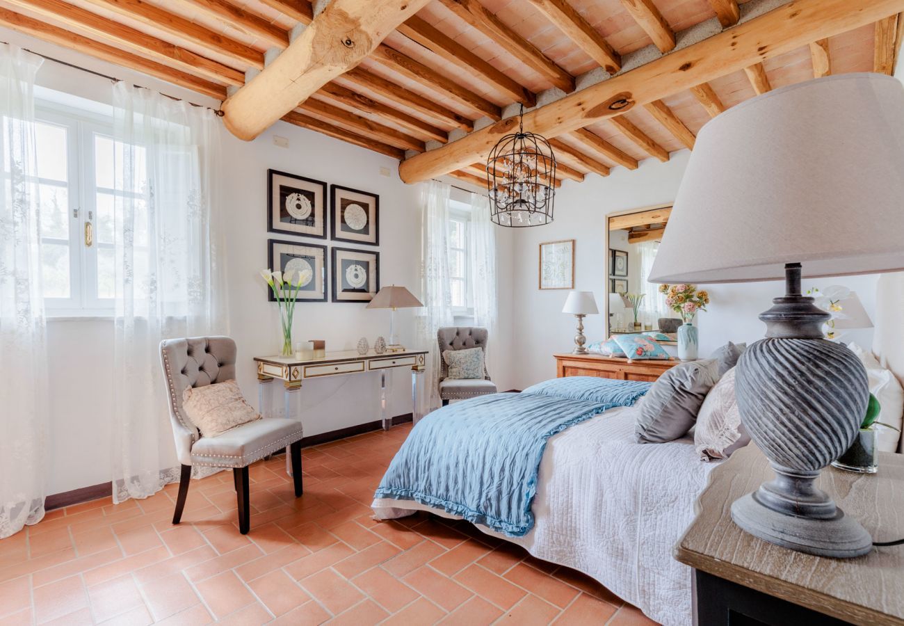 Villa à Pieve di Compito - Villa Aperitivo, Romantic and Panoramic Stone Farmhouse with Private Swimming Pool on the Hills of Lucca close to Lucca, Pisa and the Compitese area