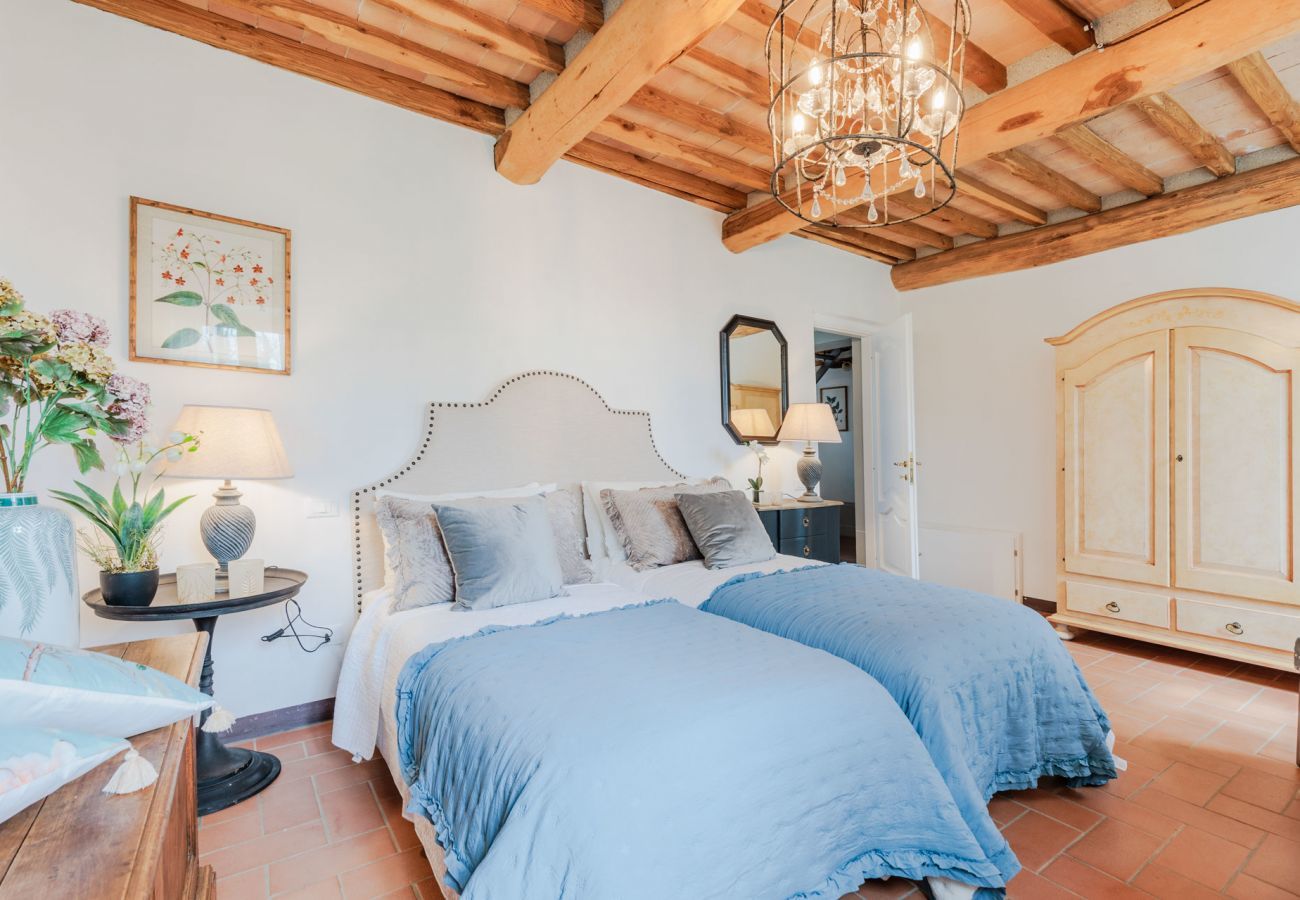 Villa à Pieve di Compito - Villa Aperitivo, Romantic and Panoramic Stone Farmhouse with Private Swimming Pool on the Hills of Lucca close to Lucca, Pisa and the Compitese area