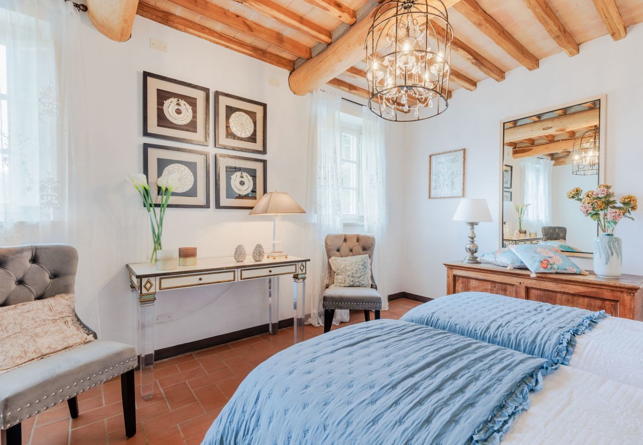 Villa à Pieve di Compito - Villa Aperitivo, Romantic and Panoramic Stone Farmhouse with Private Swimming Pool on the Hills of Lucca close to Lucca, Pisa and the Compitese area