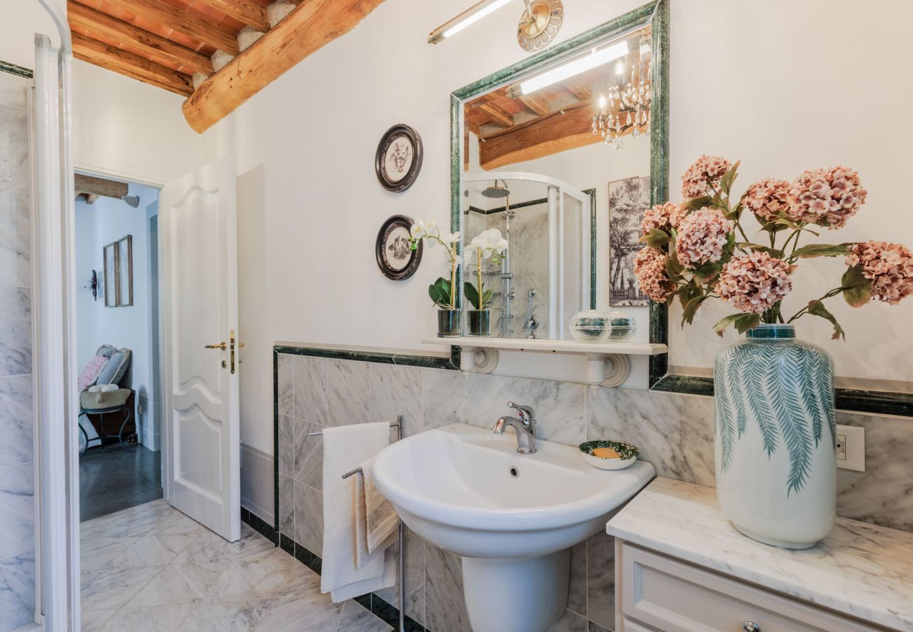 Villa à Pieve di Compito - Villa Aperitivo, Romantic and Panoramic Stone Farmhouse with Private Swimming Pool on the Hills of Lucca close to Lucca, Pisa and the Compitese area