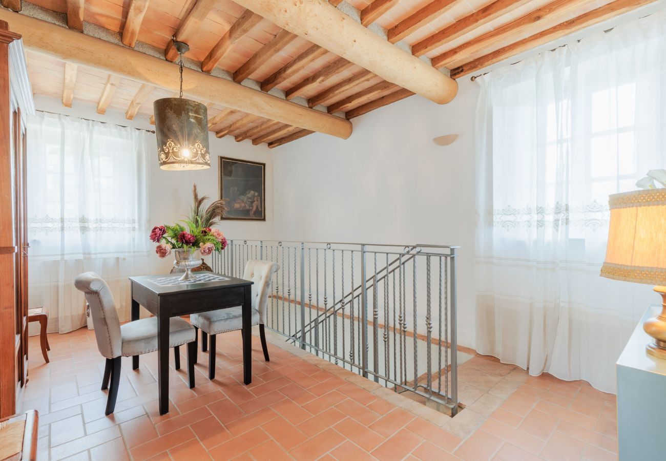 Villa à Pieve di Compito - Villa Aperitivo, Romantic and Panoramic Stone Farmhouse with Private Swimming Pool on the Hills of Lucca close to Lucca, Pisa and the Compitese area