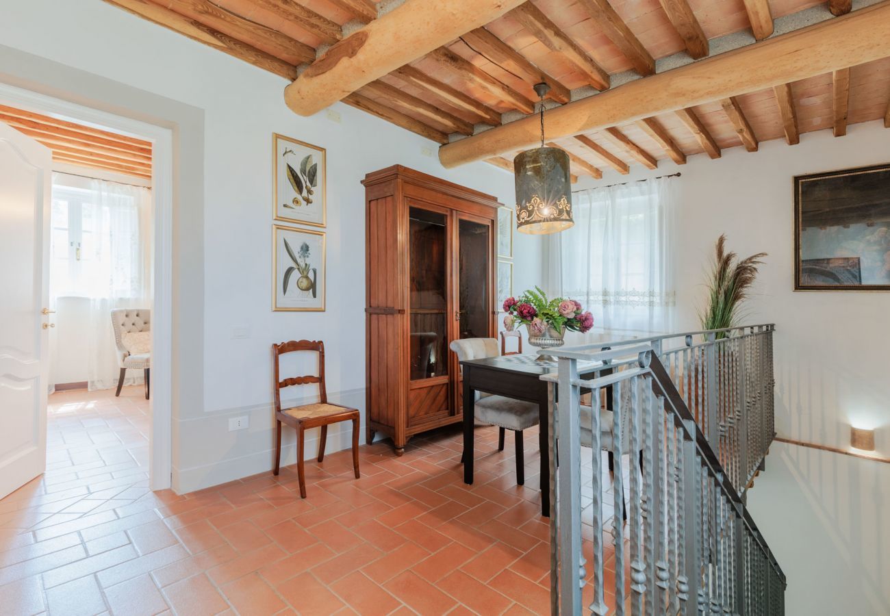 Villa à Pieve di Compito - Villa Aperitivo, Romantic and Panoramic Stone Farmhouse with Private Swimming Pool on the Hills of Lucca close to Lucca, Pisa and the Compitese area