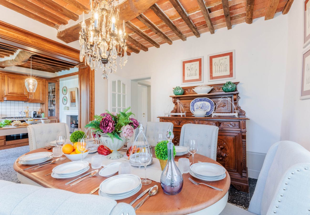 Villa à Pieve di Compito - Villa Aperitivo, Romantic and Panoramic Stone Farmhouse with Private Swimming Pool on the Hills of Lucca close to Lucca, Pisa and the Compitese area