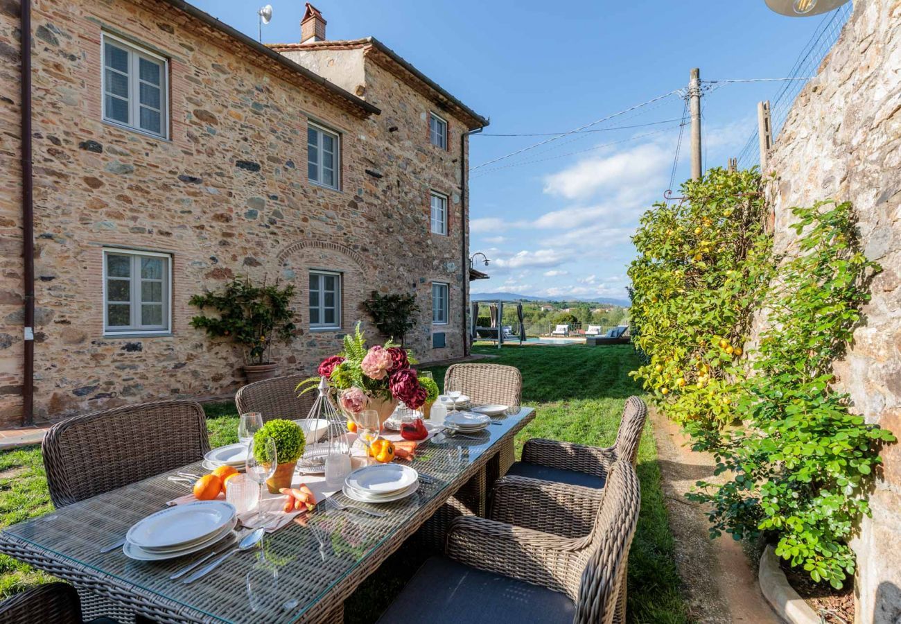 Villa à Pieve di Compito - Villa Aperitivo, Romantic and Panoramic Stone Farmhouse with Private Swimming Pool on the Hills of Lucca close to Lucca, Pisa and the Compitese area