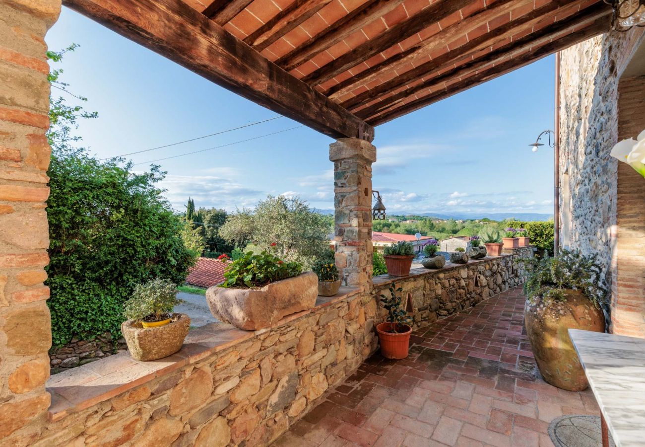 Villa à Pieve di Compito - Villa Aperitivo, Romantic and Panoramic Stone Farmhouse with Private Swimming Pool on the Hills of Lucca close to Lucca, Pisa and the Compitese area