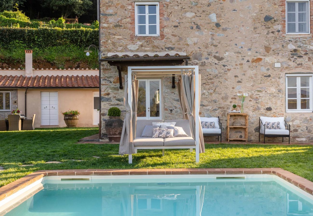 Villa à Pieve di Compito - Villa Aperitivo, Romantic and Panoramic Stone Farmhouse with Private Swimming Pool on the Hills of Lucca close to Lucca, Pisa and the Compitese area