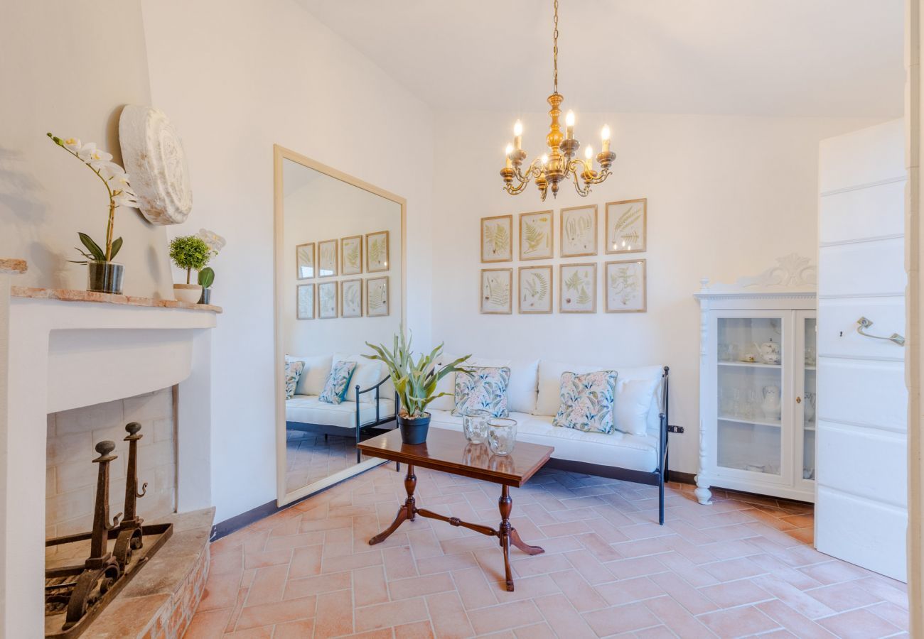 Villa à Pieve di Compito - Villa Aperitivo, Romantic and Panoramic Stone Farmhouse with Private Swimming Pool on the Hills of Lucca close to Lucca, Pisa and the Compitese area