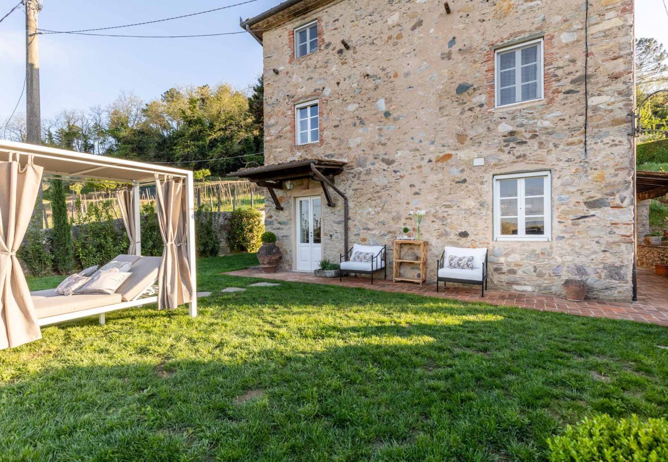 Villa à Pieve di Compito - Villa Aperitivo, Romantic and Panoramic Stone Farmhouse with Private Swimming Pool on the Hills of Lucca close to Lucca, Pisa and the Compitese area