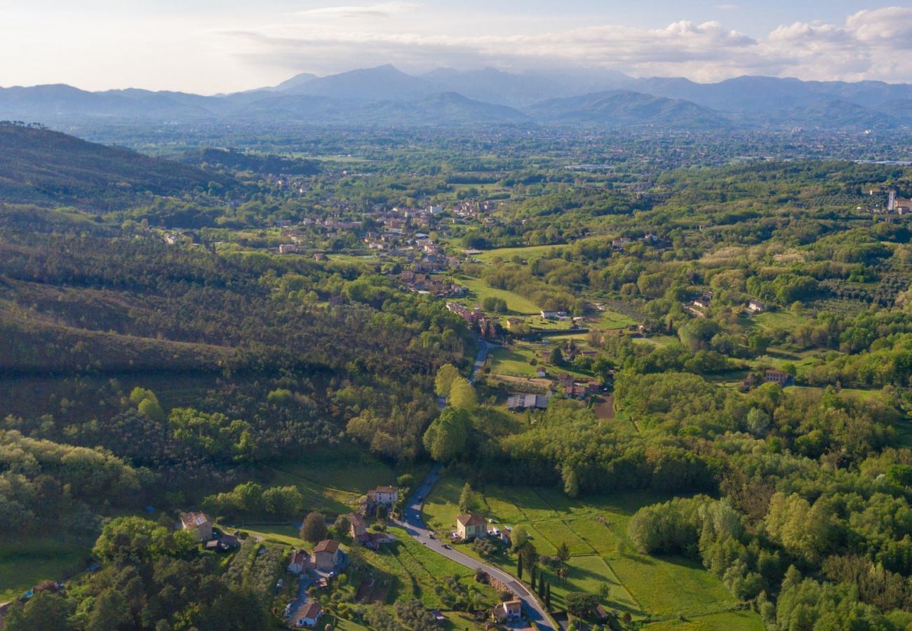 Villa à Pieve di Compito - Villa Aperitivo, Romantic and Panoramic Stone Farmhouse with Private Swimming Pool on the Hills of Lucca close to Lucca, Pisa and the Compitese area