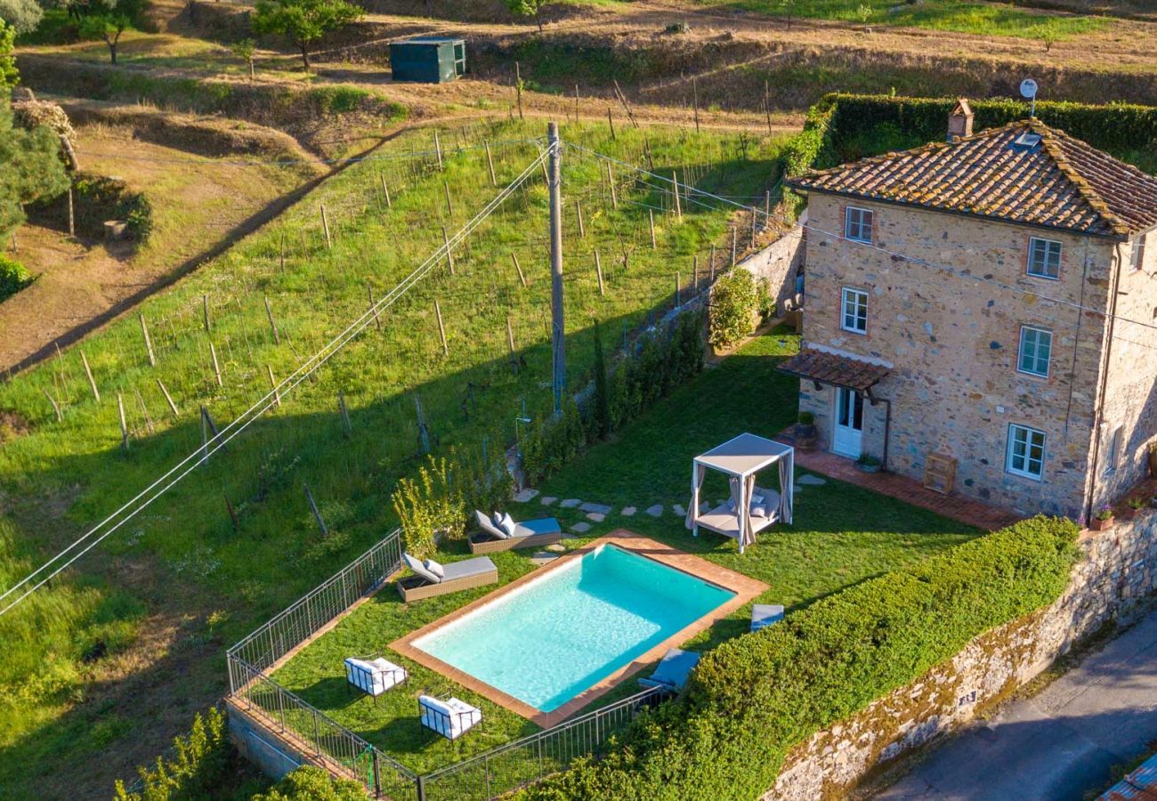 Villa à Pieve di Compito - Villa Aperitivo, Romantic and Panoramic Stone Farmhouse with Private Swimming Pool on the Hills of Lucca close to Lucca, Pisa and the Compitese area