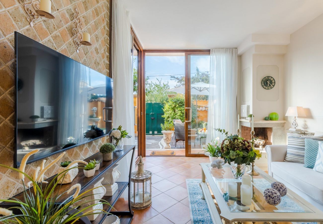 Villa à Torvaianica - A Luxury 2 Bedrooms Villa with Garden and Private Jacuzzi by the beach of Torvaianica and Campo Ascolano