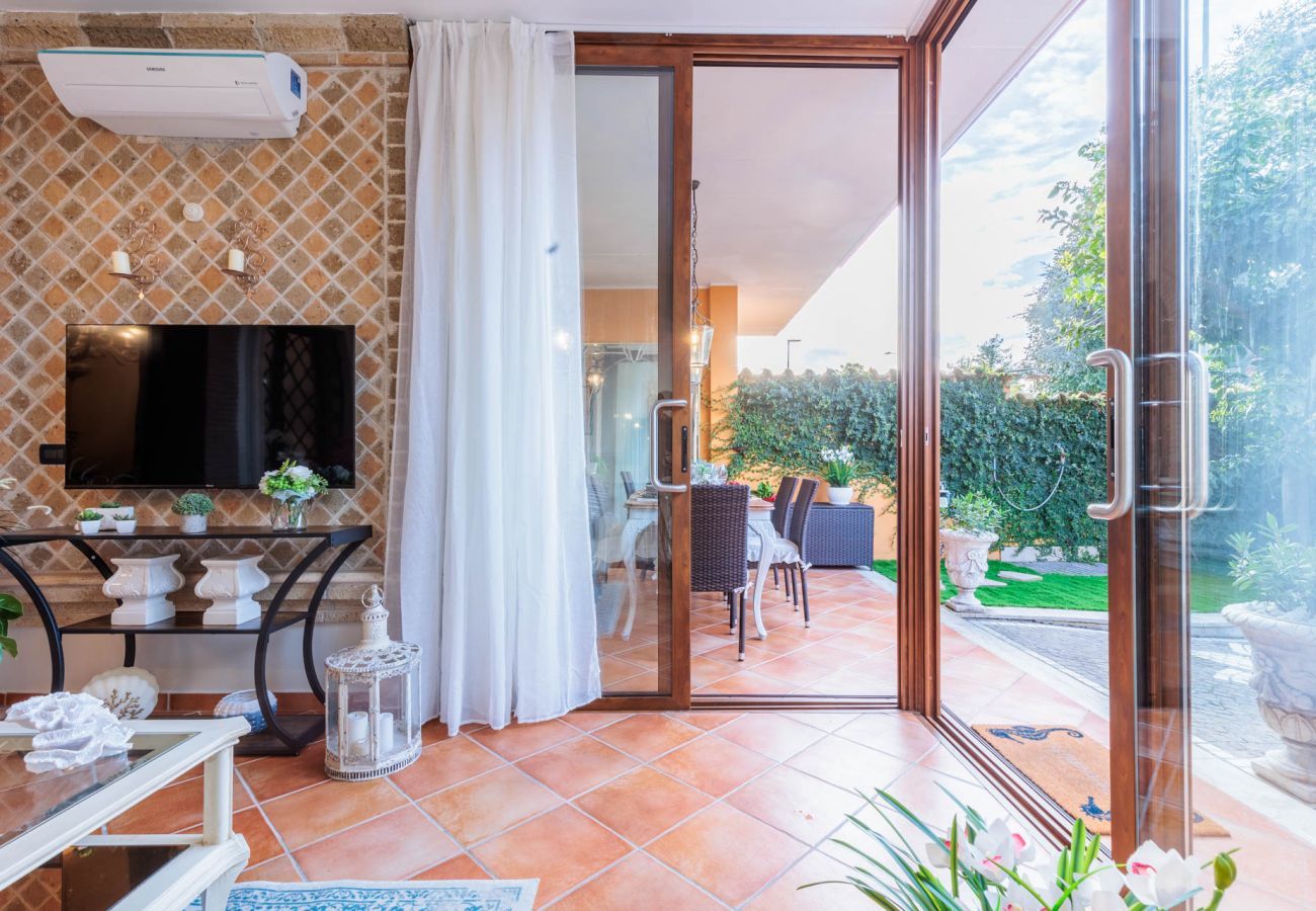 Villa à Torvaianica - A Luxury 2 Bedrooms Villa with Garden and Private Jacuzzi by the beach of Torvaianica and Campo Ascolano