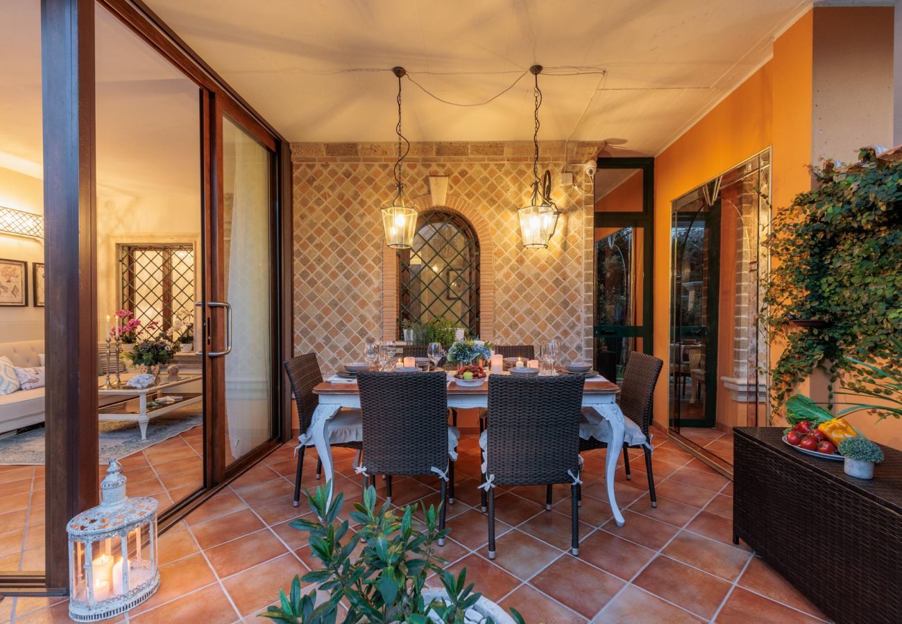 Villa à Torvaianica - A Luxury 2 Bedrooms Villa with Garden and Private Jacuzzi by the beach of Torvaianica and Campo Ascolano