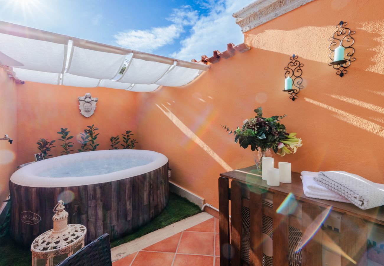 Villa à Torvaianica - A Luxury 2 Bedrooms Villa with Garden and Private Jacuzzi by the beach of Torvaianica and Campo Ascolano