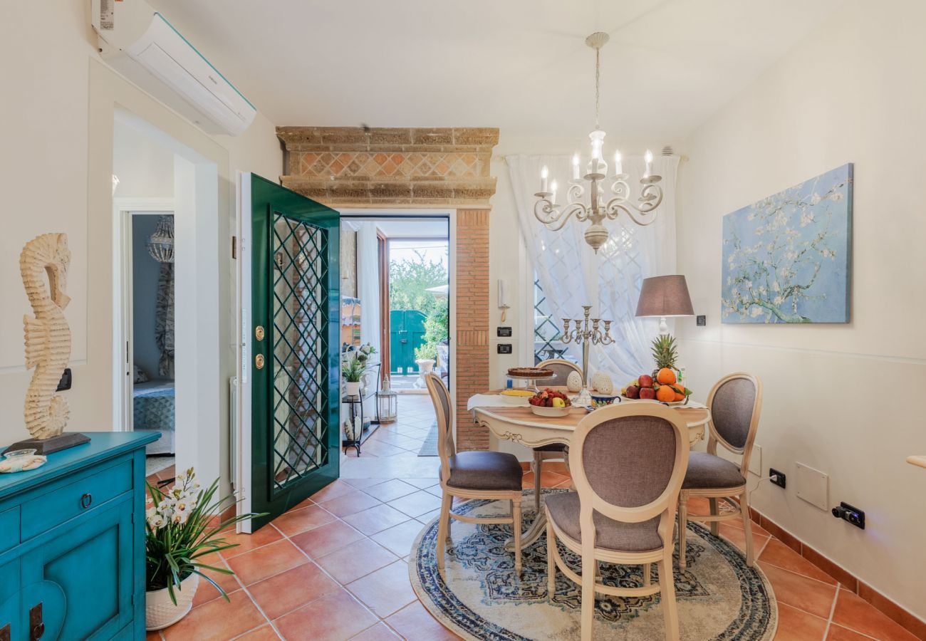 Villa à Torvaianica - A Luxury 2 Bedrooms Villa with Garden and Private Jacuzzi by the beach of Torvaianica and Campo Ascolano