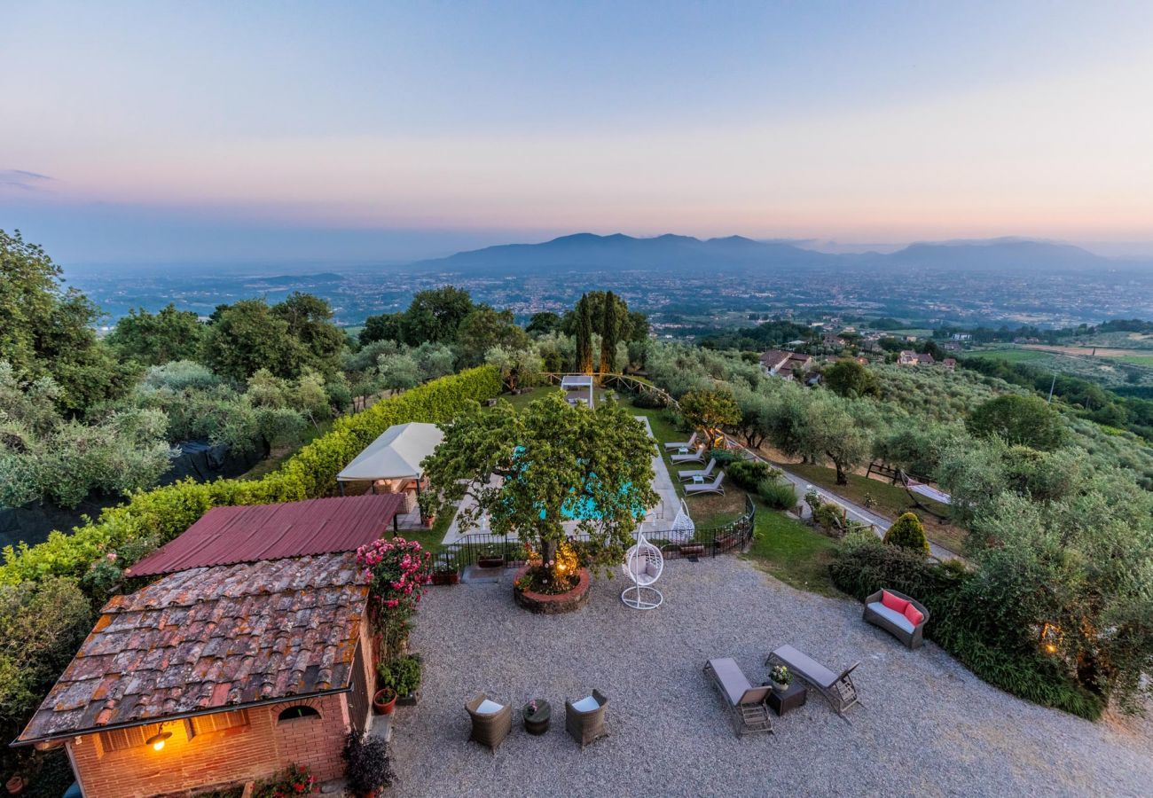 Villa à Lucques - Tuscan Fizz, a traditional Stone Farmhouse with Private Pool and Amazing View among the Vineyards in Lucca