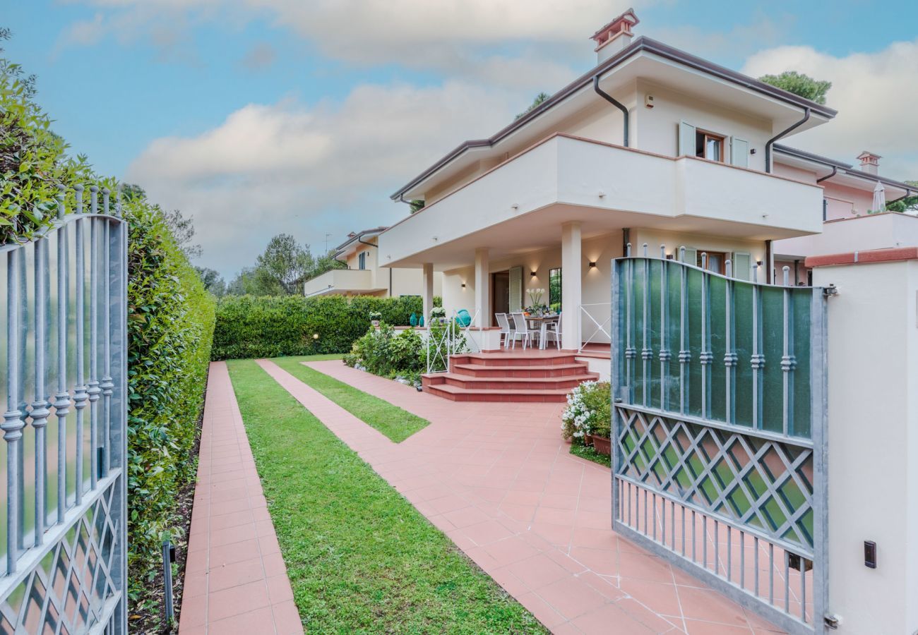 Villa à Marina di Pietrasanta - Regina Beach, Luxury 3 bedrooms Villa by the Beach in Marina di Pietrasanta