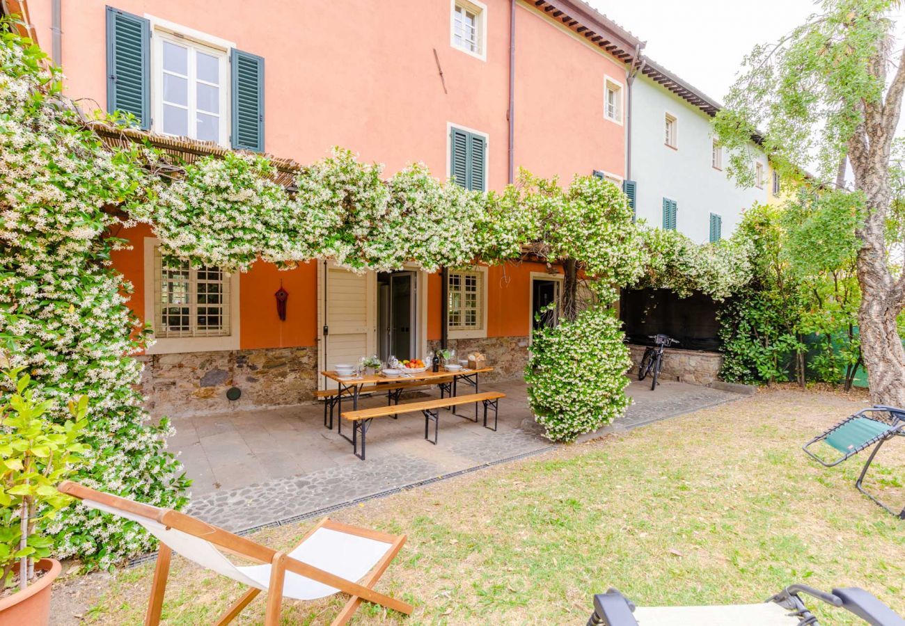 Villa à Badia Cantignano - Simple Genuine 4 bedrooms Farmhouse with Private Garden