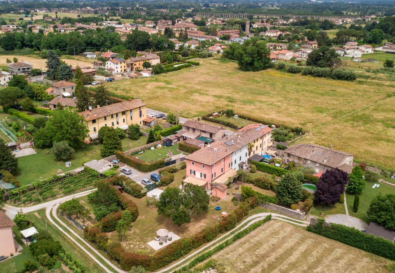 Villa à Badia Cantignano - Simple Genuine 4 bedrooms Farmhouse with Private Garden