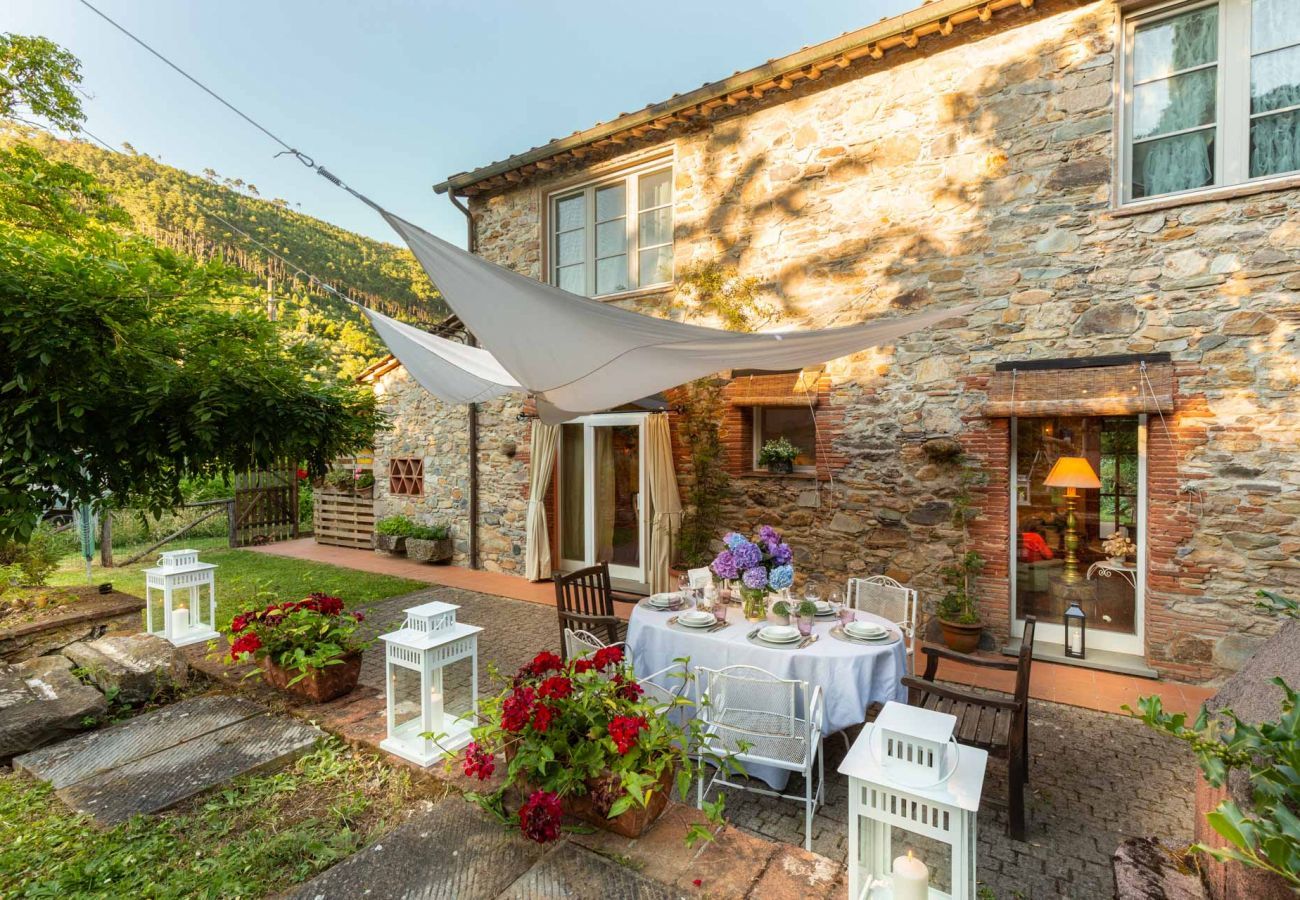 Villa à Capannori - Villa Ester, a Stylish Farmhouse with Pool on the Hills by Lucca